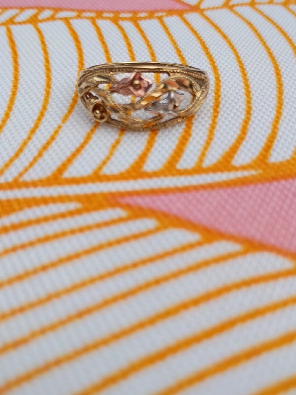 Vintage Landstrom 10KT Black Hill Gold Tri-color Ring Floral Dome Ring Size 7 - Picture 10 of 11